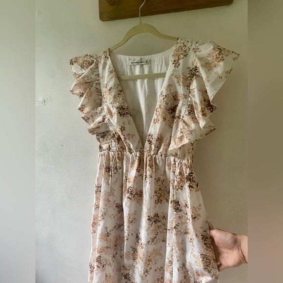 Abercrombie & Fitch Flutter Sleeve Tiered Midi Dress, Size M - Picture 3 of 6